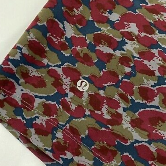 Lululemon Linerless Core Athletic Shorts - Picture 3 of 3